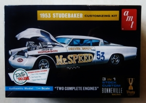AMT 1/25 877 1953 STUDEBAKER TWO COMPLETE ENGINES
