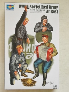 TRUMPETER 1/35 00413 WWII SOVIET RED ARMY AT REST