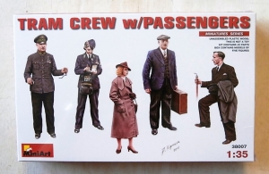 MINIART 1/35 38007 TRAM CREW WITH PASSENGERS