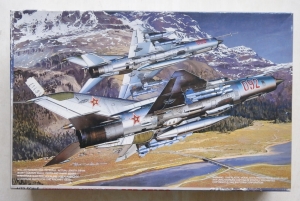 FUJIMI 1/72 35107 MiG-21 MF RED STARS
