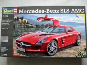 REVELL 1/24 07100 MERCEDES-BENZ SLS AMC