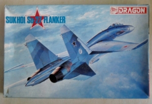 DRAGON 1/72 41102 Su-27 FLANKER