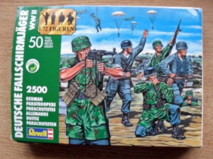 REVELL 1/72 2500 GERMAN PARATROOPERS