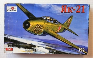 A MODEL 1/72 7247 YAK-21