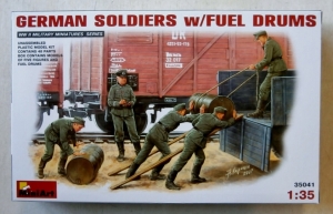 MINIART 1/35 35041 GERMAN SOLDIERS WITH FUEL DRUMS