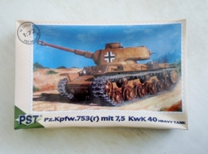 PST 1/72 72027 Pz.Kpfw753. r  WITH 7.5 KwK 40 GUN