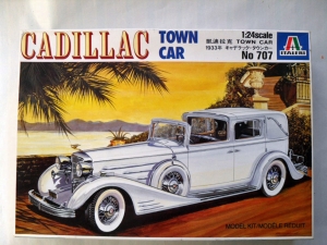 ITALERI 1/24 707 CADILLAC TOWN CAR