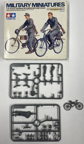 KINGKIT MODEL SCRAPYARD 1/35 TAMIYA 35240 GERMAN SOLDIERS WITH BICYCLES  INCOMPLETE 
