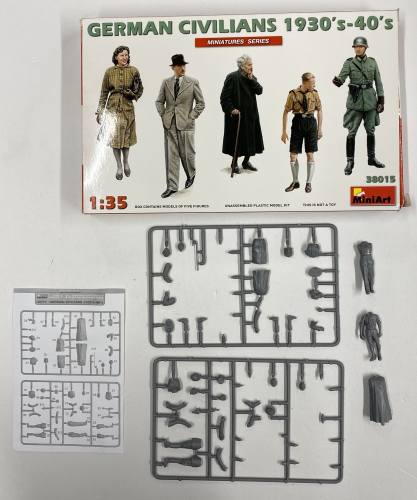 KINGKIT MODEL SCRAPYARD 1/35 38015 GERMAN CIVILIANS 1930S-40S  STARTED 