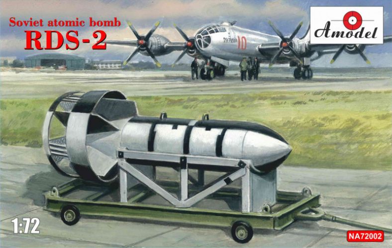 A MODEL 1/72 72002 SOVIET ATOMIC BOMB RDS-2