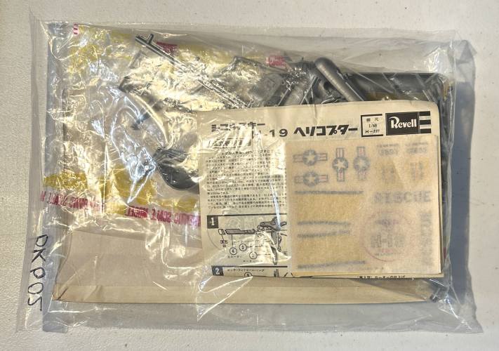 REVELL 1/48 H227 SIKORSKY H-19 RESCUE HELICOPER  NO BOX 