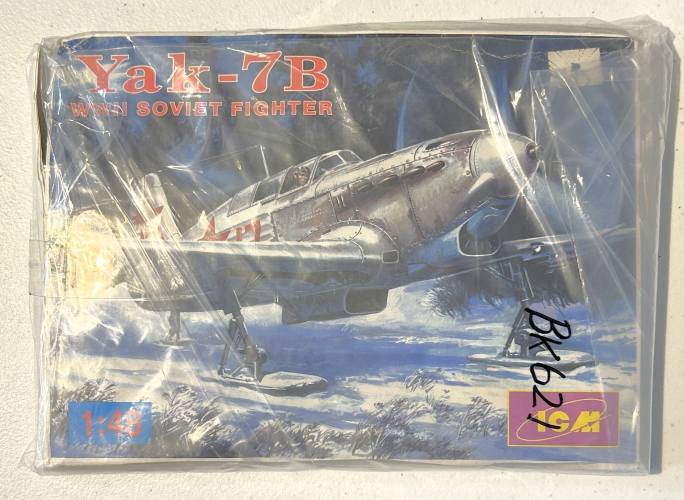 ICM 1/48 48032 YAK-7B  NO BOX 