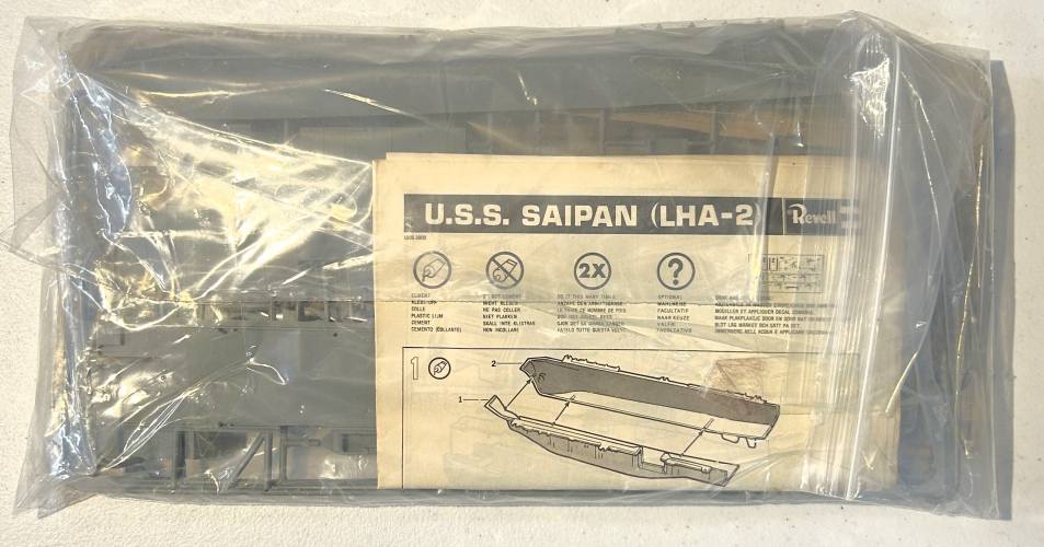 REVELL 1/720 H-5000 ASSAULT CARRIER USS SAIPAN  NO BOX 