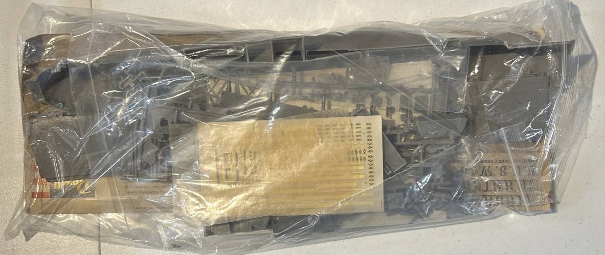REVELL NO SCALE H375 AIRCRAFT CARRIER USS WASP  NO BOX 