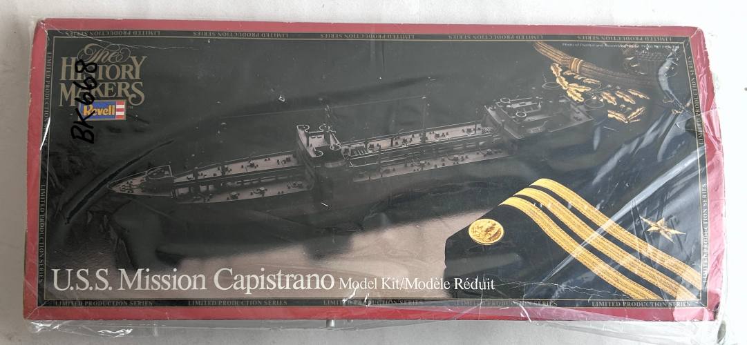 REVELL 1/400 8624 U.S.S. MISSION CAPISTRANO  NO BOX 