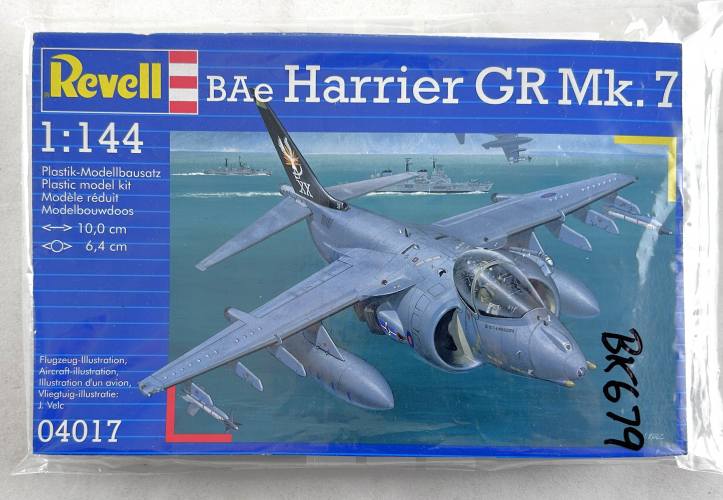 REVELL 1/144 04017 BAe HARRIER GR Mk.7  NO BOX 