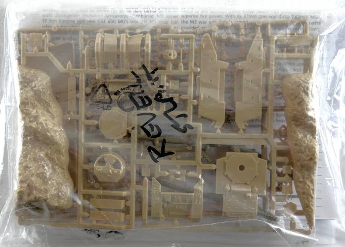 REVELL 1/72 03151 STUART MK1 AND BRIT. 8. ARMEE DIORAMA STUART MK1 AND FIGURES  NO BOX 