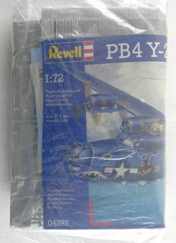 REVELL 1/72 04292 PB4Y-2 PRIVATEER  NO BOX 