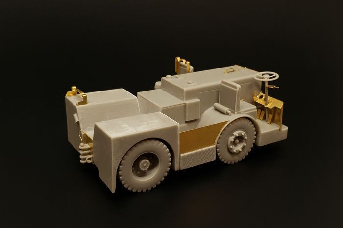 BRENGUN 1/48 48013 ROYAL NAVY TUGMASTER DECK TRACTOR