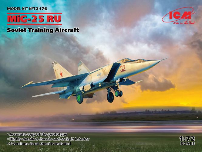 ICM 1/72 72176 MiG-25 RU SOVIET TRAINING 