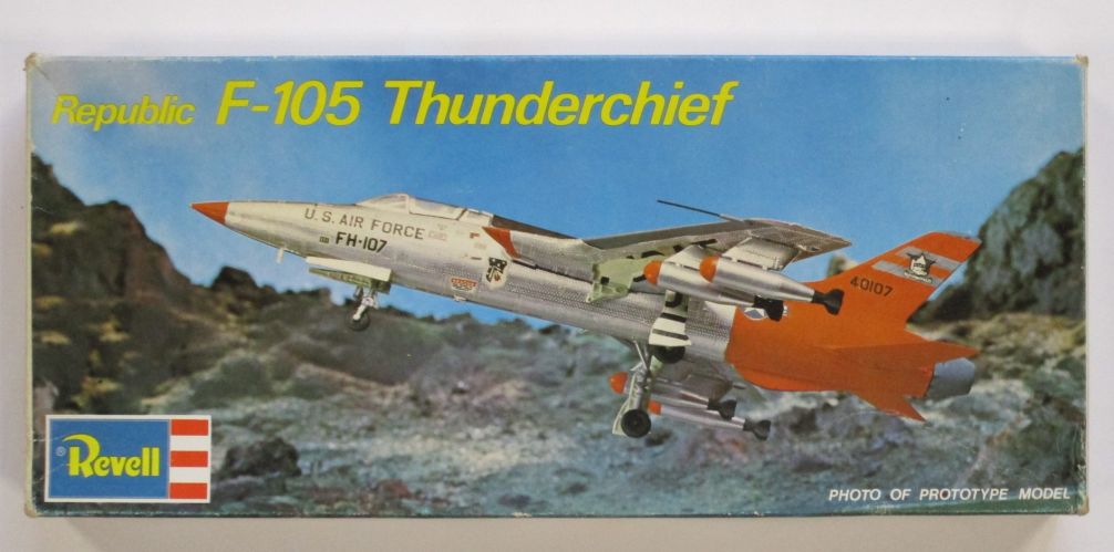 REVELL  H-166 REPUBLIC F-105 THUNDERCHIEF