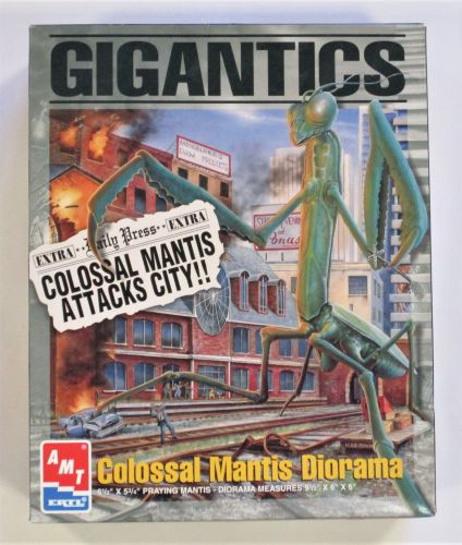AMT  8389 GIGANTICS COLOSSAL MANTIS DIORAMA