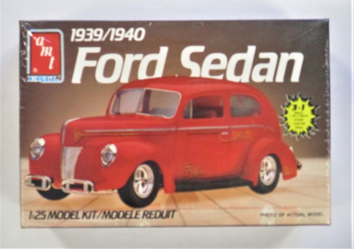 AMT 1/25 6522 1939/1940 FORD SEDAN