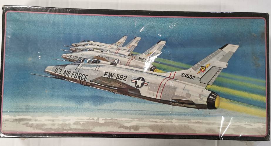 AMT 1/72 692130 NORTH AMERICAN F-100D SUPER SABRE 