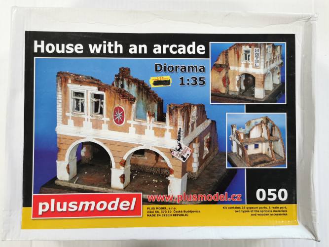 PLUS MODEL 1/35 050 HOUSE WITH ARCADE DIORAMA  UK SALE ONLY 