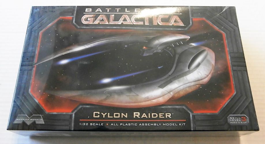 MOEBIUS 1/32 926 BATTLESTAR GALACTICA CYLON RAIDER