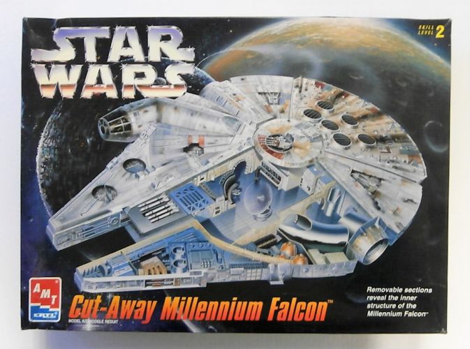 AMT  8789 STAR WARS CUT-AWAY MILLENNIUM FALCON