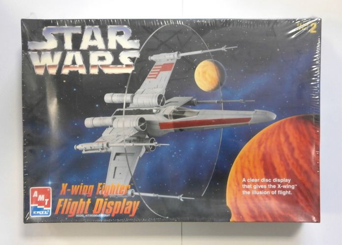 AMT  8788 STAR WARS X-WING FIGHTER FLIGHT DISPLAY