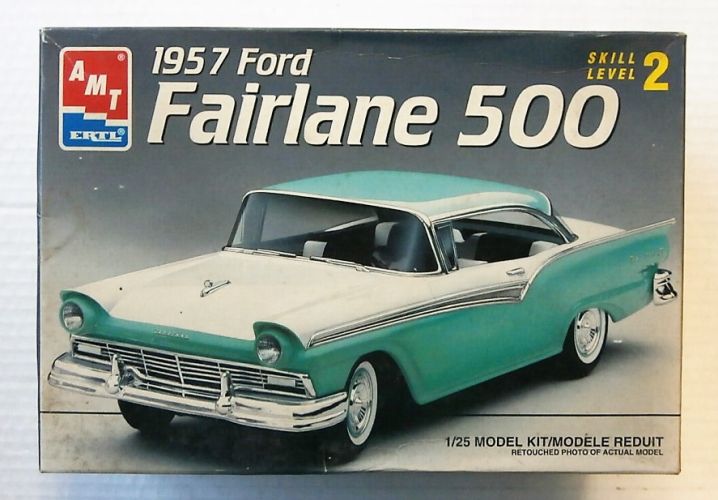 AMT 1/25 8028 1957 FORD FAIRLANE 500