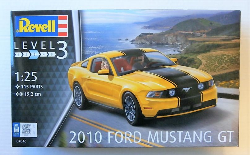 REVELL 1/25 07046 2010 FORD MUSTANG GT