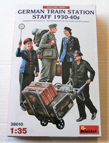 MINIART 1/35 38010 GERMAN TRAIN STATION STAFF 1930-1940S