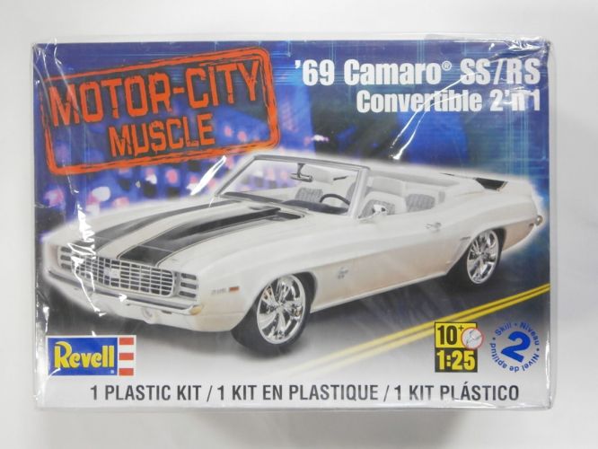 REVELL 1/25 4929 69 CAMARO SS/RS CONVERTIBLE 2n1