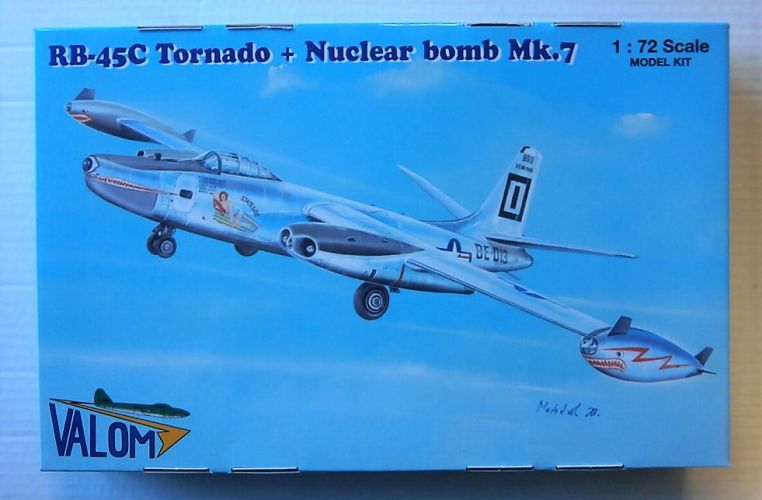 VALOM 1/72 72122 RB-45C TORNADO AND NUCLEAR BOMB Mk.7