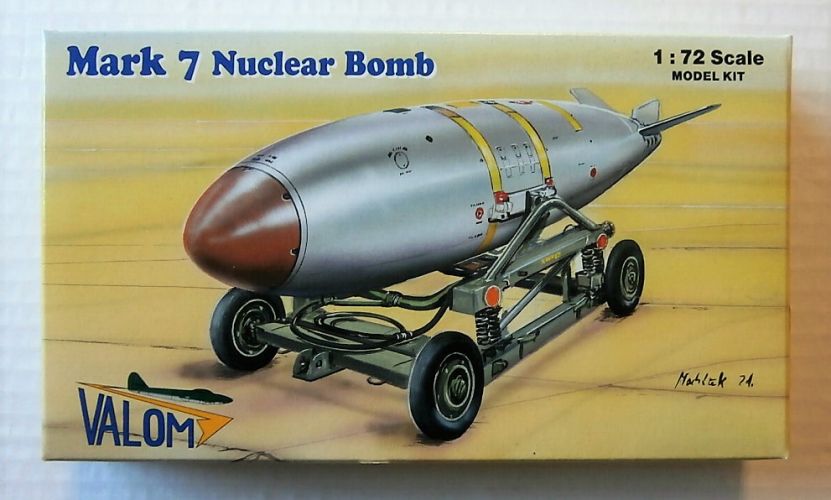 VALOM 1/72 72127 MARK 7 NUCLEAR BOMB