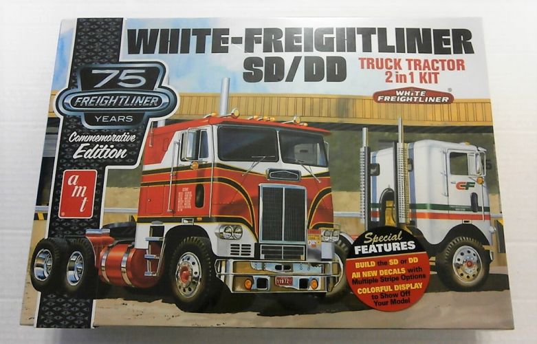 AMT 1/25 1046 WHITE-FREIGHTLINER SD/DD - TRUCK TRACTOR 2 IN 1 KIT