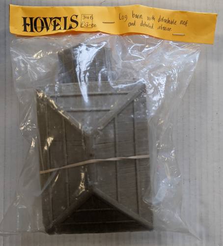 HOVELS  34B LOG BARN WITH DETACHABLE ROOF AND DETAILED INTERIOR 