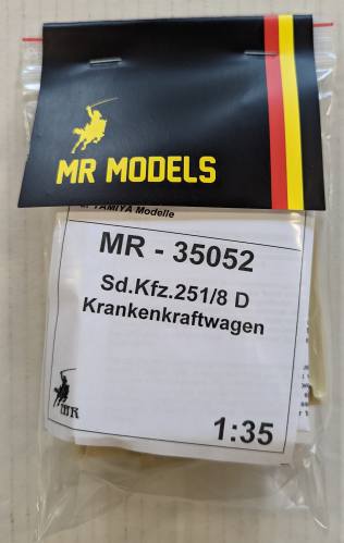 MR MODEL  1/35 35052 SD.KFZ.251/8 D KRANKENKRAFTWAGEN