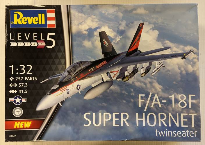 REVELL 1/32 03847 F/A-18F SUPERHORNET TWINSEATER   UK SALE ONLY 