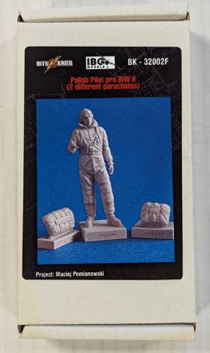 IBG MODELS  32002 POLISH PILOT PRE WWII  2 DIFFERENT PARACHUTES 