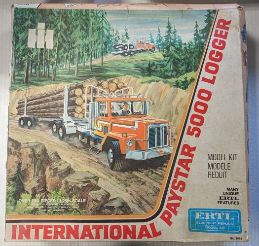 ERTL 1/25 8014 INTERNATIONAL PAYSTAR 5000 LOGGER