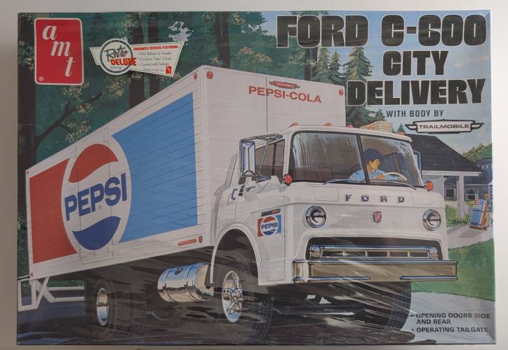 AMT 1/35 804 FORD C-600 CITY DELIVERY
