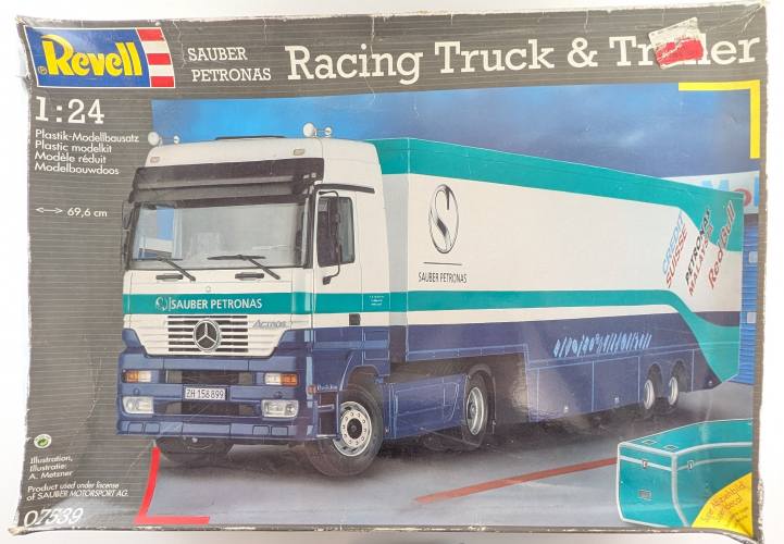 REVELL 1/24 07539 SAUBER PETRONAS RACING TRUCK AND TRAILER  UK SALE ONLY 