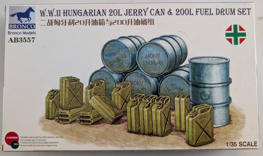 BRONCO 1/35 3557 WWII HUNGARIAN 20L JERRY CAN   200L FUEL DRUM SET
