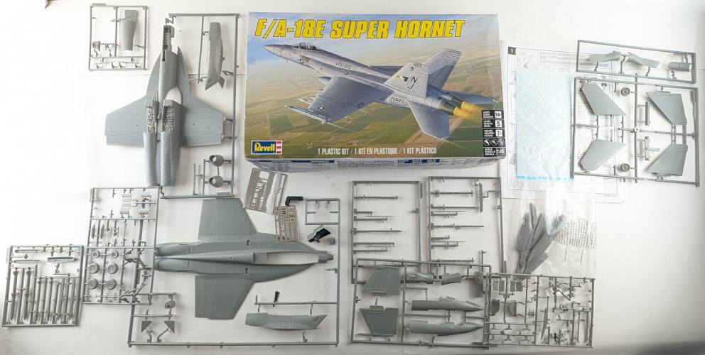 KINGKIT MODEL SCRAPYARD 1/48 REVELL 5850 F/A-18E SUPER HORNET  STARTED 