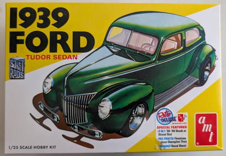 AMT 1/25 1434 1939 FORD TUDOR SEDAN
