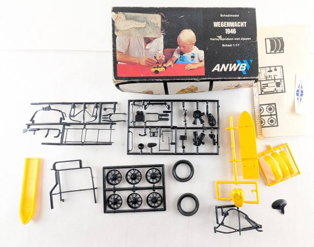 KINGKIT MODEL SCRAPYARD 1/17 ANWB WEGENWACHT 1946 HARLEY DAVIDSON  INCOMPLETE 